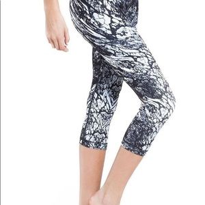 W.I.T.H 3.5” Waistband Capri in Venom/w/b/coral
